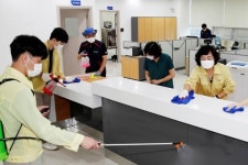 [포토]광주시 북구, 신용동행정복지센터 임시청사 방역소독 실시