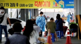 [포토]광주시 북구선별진료소, 코로나19 검사로 분주