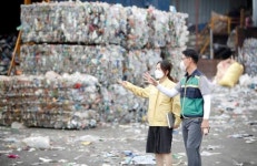 [포토]광주시 북구, 코로나19 일회용품 증가 재활용선별장 점검