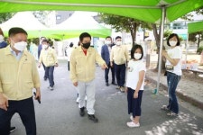 구충곤 화순군수, 화순초·하니움 선별진료소 현장 점검