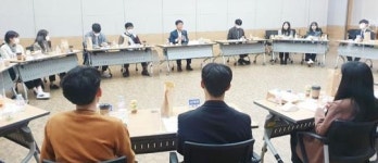 [포토]여수시, ‘새내기 공무원과 브라운 백 미팅’