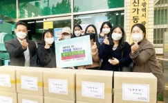 [포토]광주보건대 학생들, 광주 광산구 신가동에 방한용품 기부
