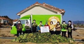 무주군 체재형 가족실습농장, 재배한 무 · 배추 기부