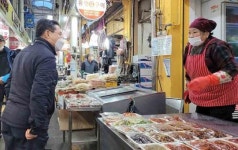 권오봉 여수시장, 전통시장 찾아 상인과 시민 격려