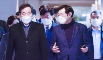 [포토]이용섭 광주시장, 이낙연 민주당 대표와 원로 문화예술인 현장 간담회 참석
