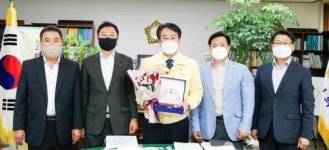 허유인 순천시의장, 양우내안애 주민들로부터 감사패 받아
