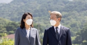 이재명, 장인 고향 충주 방문