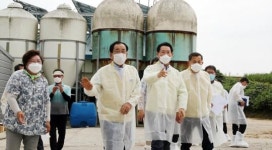 김영록 전남도지사, 폭염에 지친 축산농가 격려