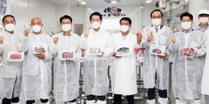 김영록 전남도지사, 강진군 흑염소 전문 가공기업 살펴