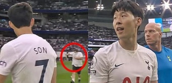 얼굴 가리고 경기장 난입한 남성… '월클' 손흥민은 이렇게 대처했다 (영상)