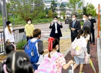 최종환 파주시장, 초등학교 등교현장 찾아 상황 점검