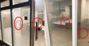 “경남 김해에 있는 한 남자 공중화장실이 심각한 논란에 휩싸였습니다” (+이유)