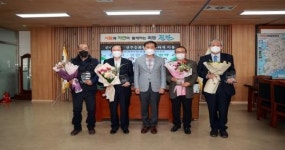 진안군, 군정발전 유공자 감사패 전달