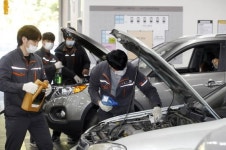 [포토]광주시 북구,    장애인차량 무상수리 점검