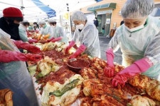 [포토]광주시 북구, 새마을회 김치담기