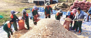 곡성군,공공산림가꾸기 사업단 농업용 톱밥 공급