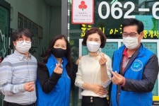 [포토]광주시 남구 송암동 지사협,   착한가게 현판 전달식