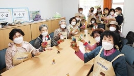 [포토]광주시 동구, ‘하바리움 무드등’ 만들며 힐링