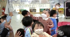 장수군, 4월 문화가 있는 날 장수군립도서관 ‘매직 버블쇼’ 성료