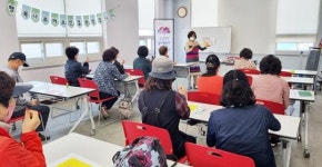 행복나루노인복지관 ‘무릎팍 놀이활동가 양성과정’ 개강