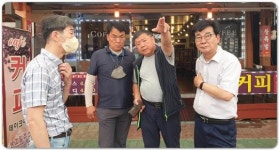 [포토]정남진장흥토요시장 상인들의 의견을 듣는 김성 장흥군수