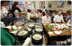 [포토]광주시 북구 중흥2동, 초복 복달임 행사