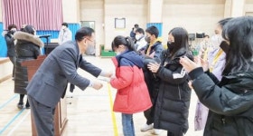 담양 월산면 김정남재단, 월산초등학교와 어려운 이웃에게 장학금 및 생계비 전달