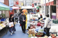 강수현 양주시장, 덕정오일장 찾아 민생경기 체감