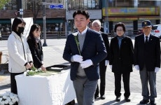 김동근 의정부시장, 안중근 의사 분향소 찾아 헌화