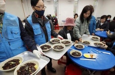 [포토]광주시 북구, 종합자원봉사센터 사랑의 밥차 시범운영