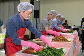 [포토]김광진 광주광역시 문화경제부시장, 봄 햇김치 나눔행사 참석