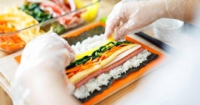 “김밥 집에서 채소 빼달라 했다가 부모 욕을 들었습니다” (댓글 폭주 글)