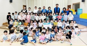 [포토]광주시 남구 방림유치원, 에코플리마켓 수익금 전달