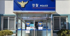 “비키니 벗어던지고, 유리문 핥고...” 서울 파출소서 난동 부린 여성 3명 정체