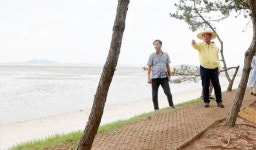 김산 무안군수, 무안낙지공원 해수욕장 현장 점검