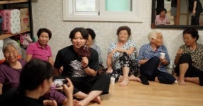 “마을 할머니의 이야기 속에서 작업의 영감을 찾았어요”