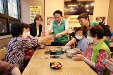 김찬진 동구청장, 금창동 사랑의 칼국수 나눔행사 동참