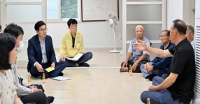 김광열 영덕군수, 관내 경로당 릴레이 방문해 민심 살펴