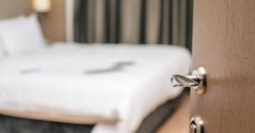 고급 호텔서 마약 파티 벌이던 20대 남녀, 덜미 잡힌 뜻밖의 이유 (인천)