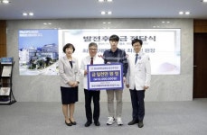 최성식재활의학과의원 최성식 원장, 전남대병원에 발전후원금 1천만원 기탁