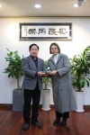 광동중 학부모들과 약속지킨 주광덕 남양주시장...감사패 받아