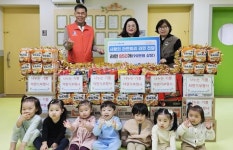 광주시 서구 농성1동 국공립농성SK뷰어린이집,‘사랑의 라면트리’전달