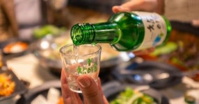 한 식당의 기발한 소줏값 인하 거절 이유 “메뉴판 바꾸는 돈이 더 들어요”