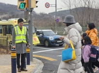 김정헌 중구청장, 하늘초교 등굣길 교통안전 캠페인 동참