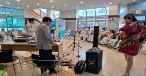 포항 e(이)요양병원, 입원환자 대상 어버이날 위문공연
