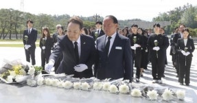 [포토]광주시 동구, 국립5.18민주묘지 참배