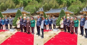 이명박 전 대통령, 포항 방문...고향 덕실마을 찾아