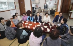[포토]임택 광주시 동구청장,계림2동 경로당 방문 애로사항 청취