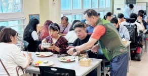 [포토]광주시 광산구장애인복지관, 웃음꽃 활짝 핀 ‘짜장 나눔데이’