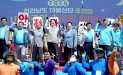 [포토]김영록 전남도지사,전남 대불산단 조선업 내·외국인 한마당 참석